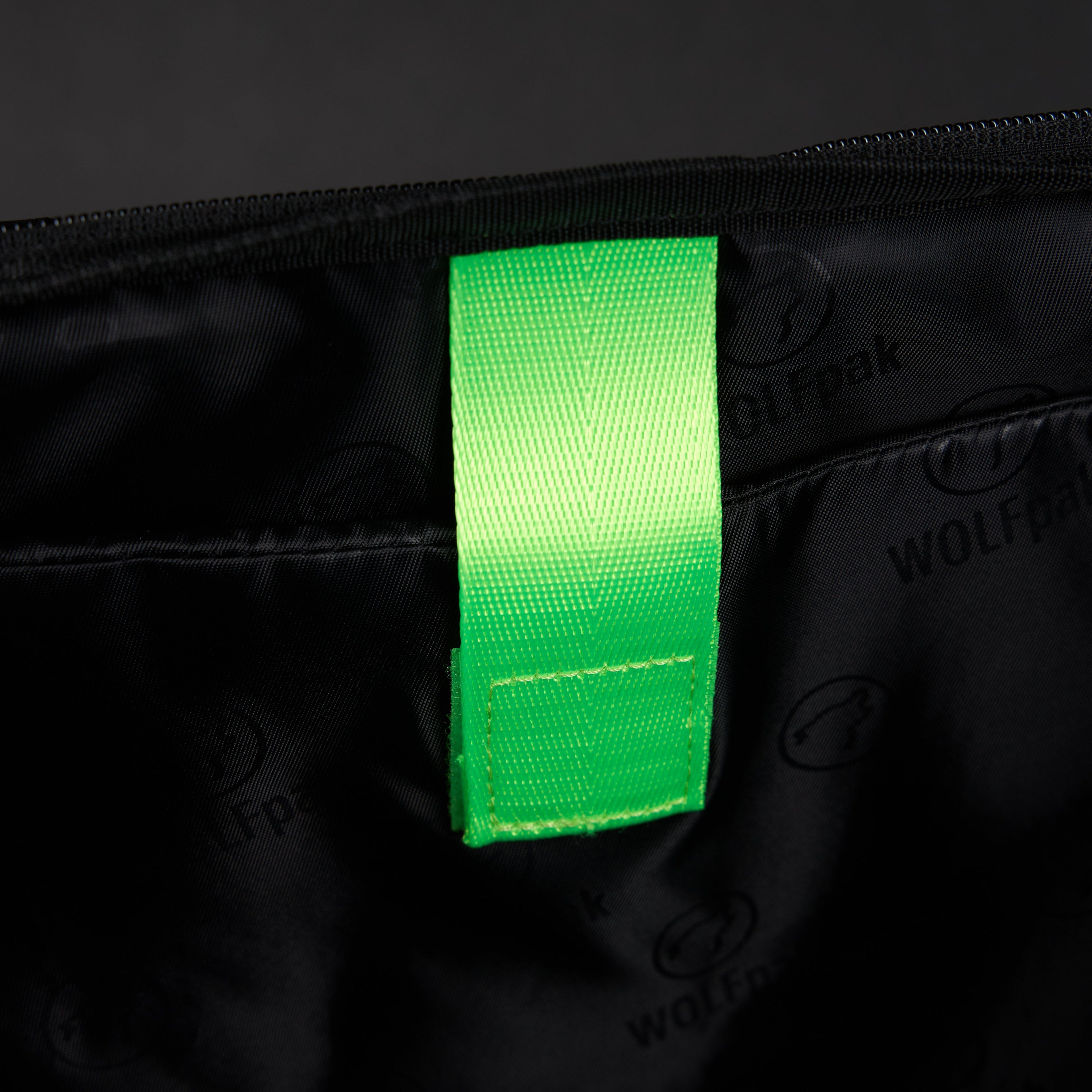 30L Perfect Duffle Bag Graffiti Green