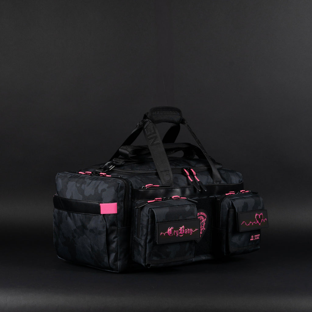 30L Perfect Duffle Bag Black Hearts