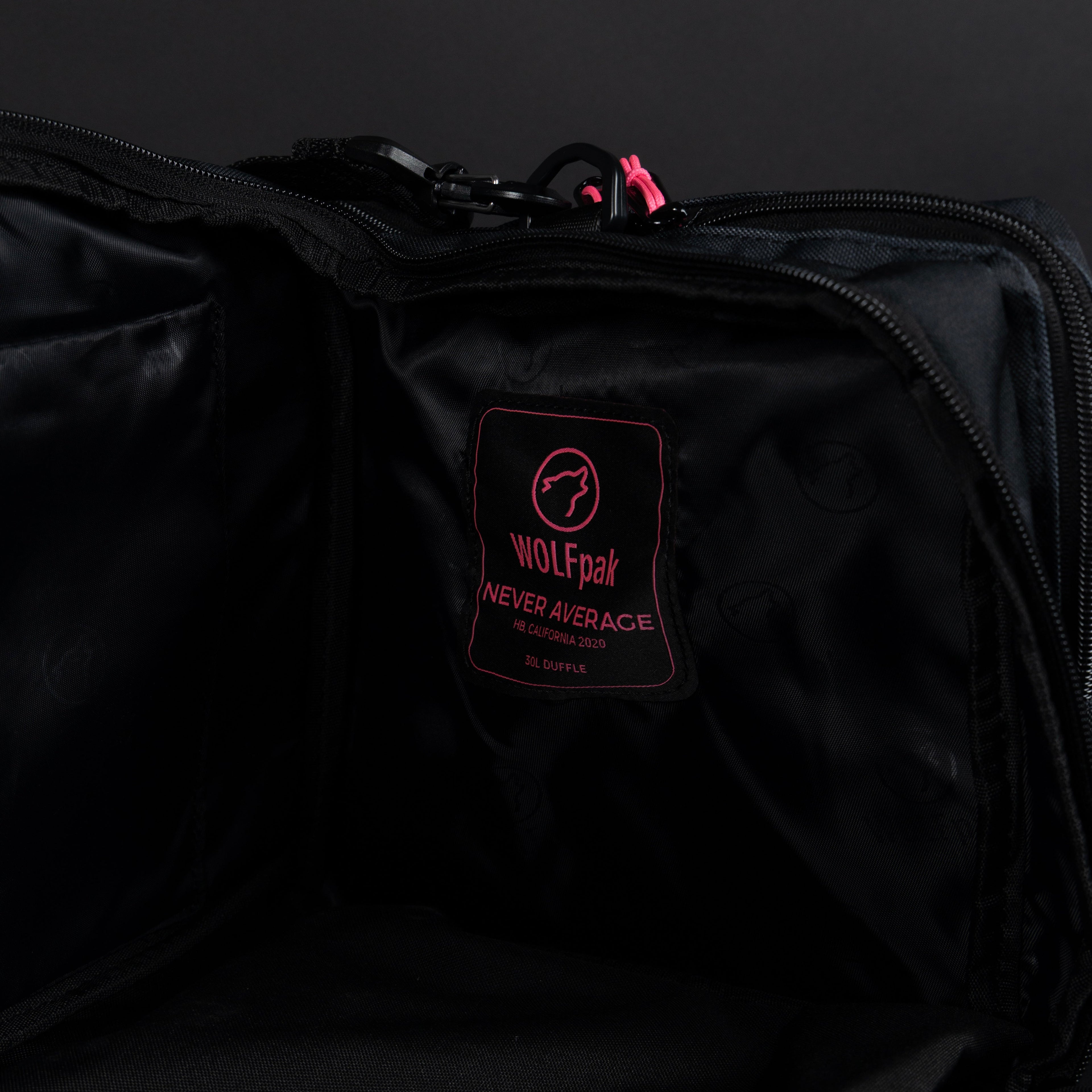 30L Perfect Duffle Bag Black Hearts