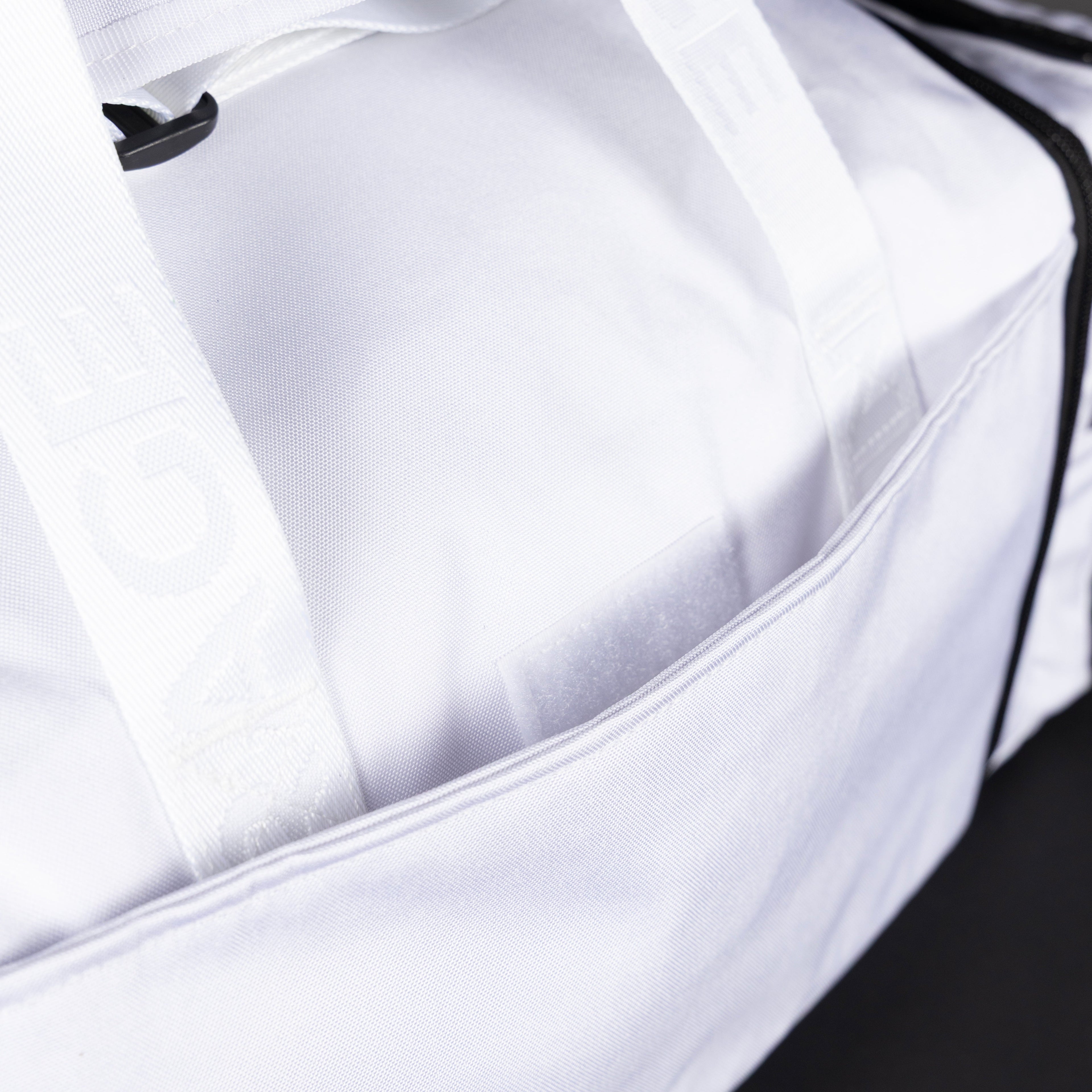 30L Perfect Duffle Bag Polar White