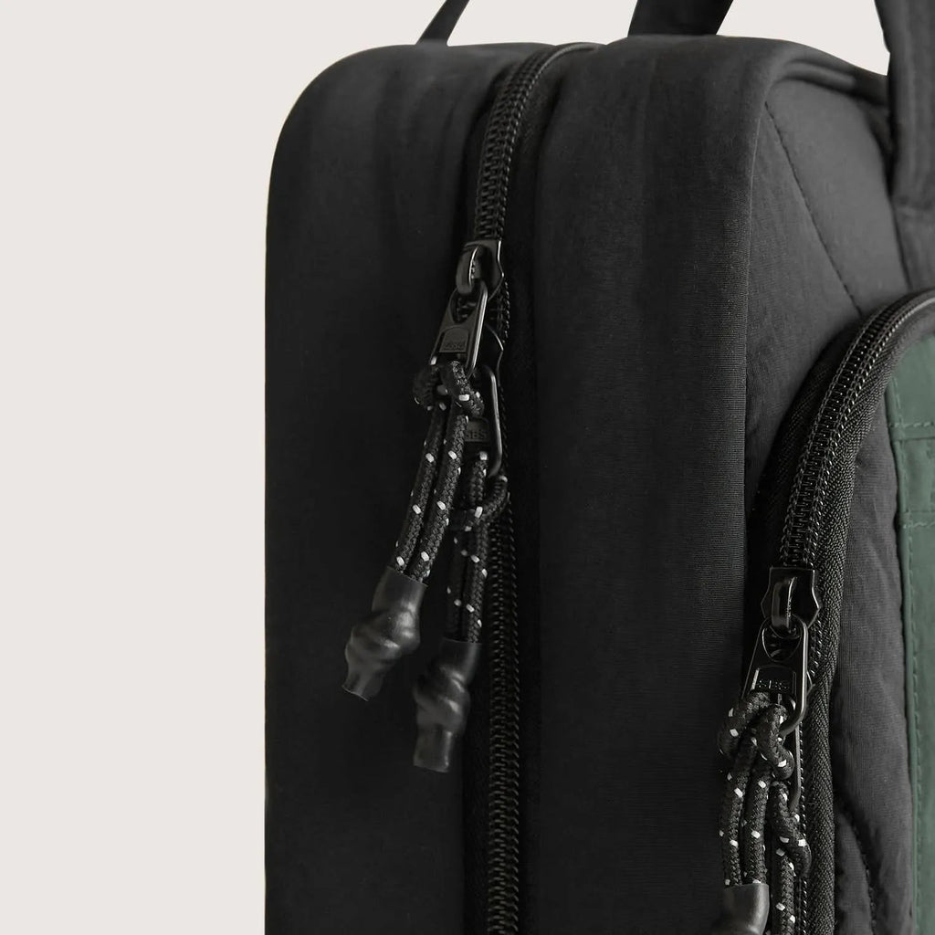 Paz Hanging Toiletry Bag