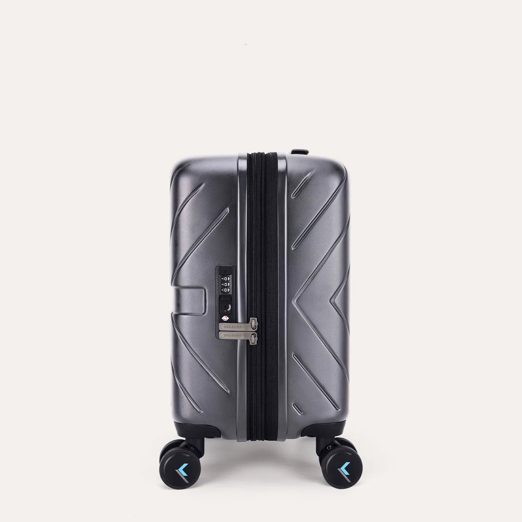 Daren 16-20 Inch Lightweight Hardside Carry-On Suitcase